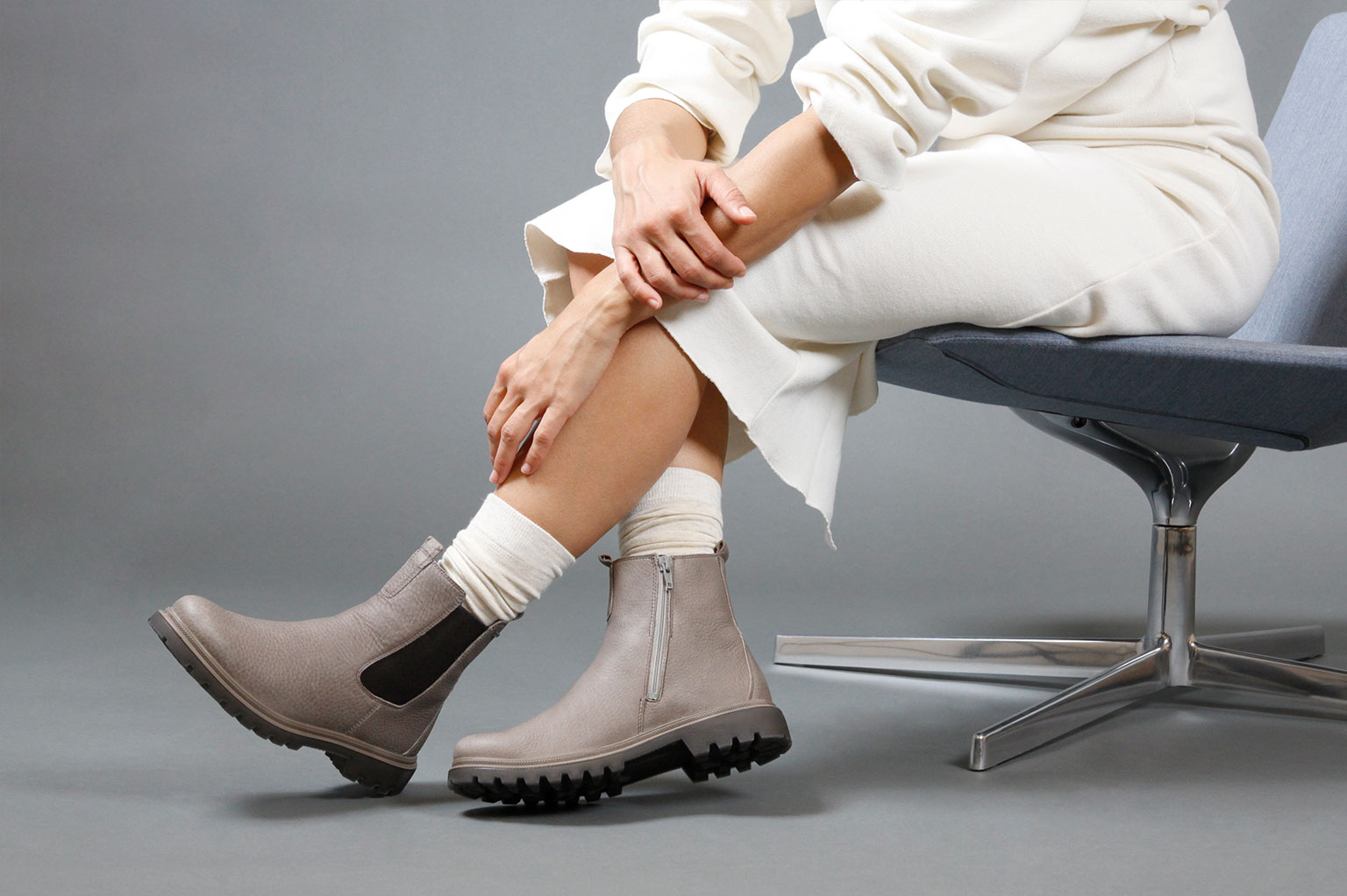 legero Damen MONTA Chelsea Boots mit Reißverschluss - Material: Nubukleder - Farbe: Taupe