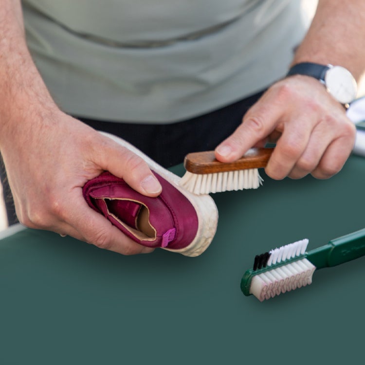 Caring for kids’ shoes – Step 2: Remove dirt Caring for superfit kids’ shoes – Step 2: Remove dirt