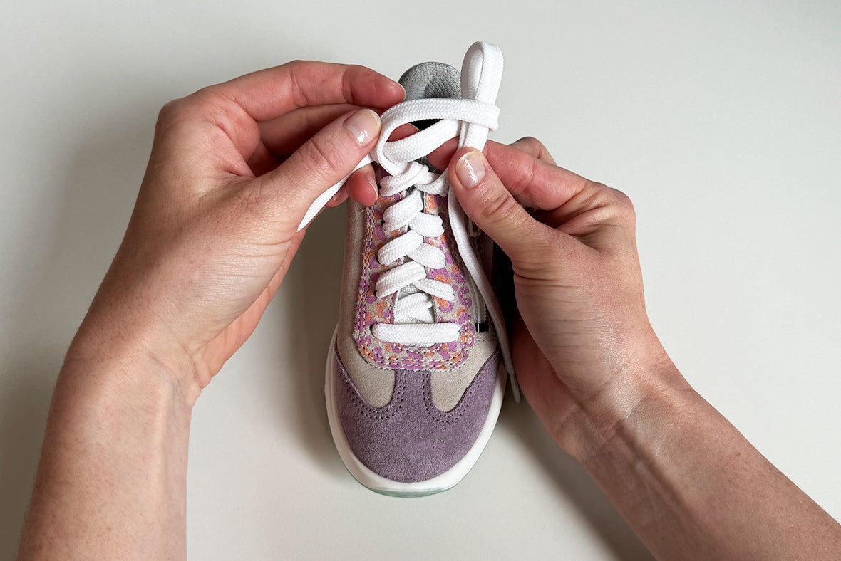 Tying shoelaces using the tree technique, step 5 Tying shoelaces using the tree technique from step 5: ...and through!