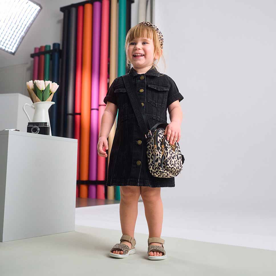 superfit Mädchen SPARKLE Sandale mit Klettverschluss - Farbe: Beige - Material: Veloursleder