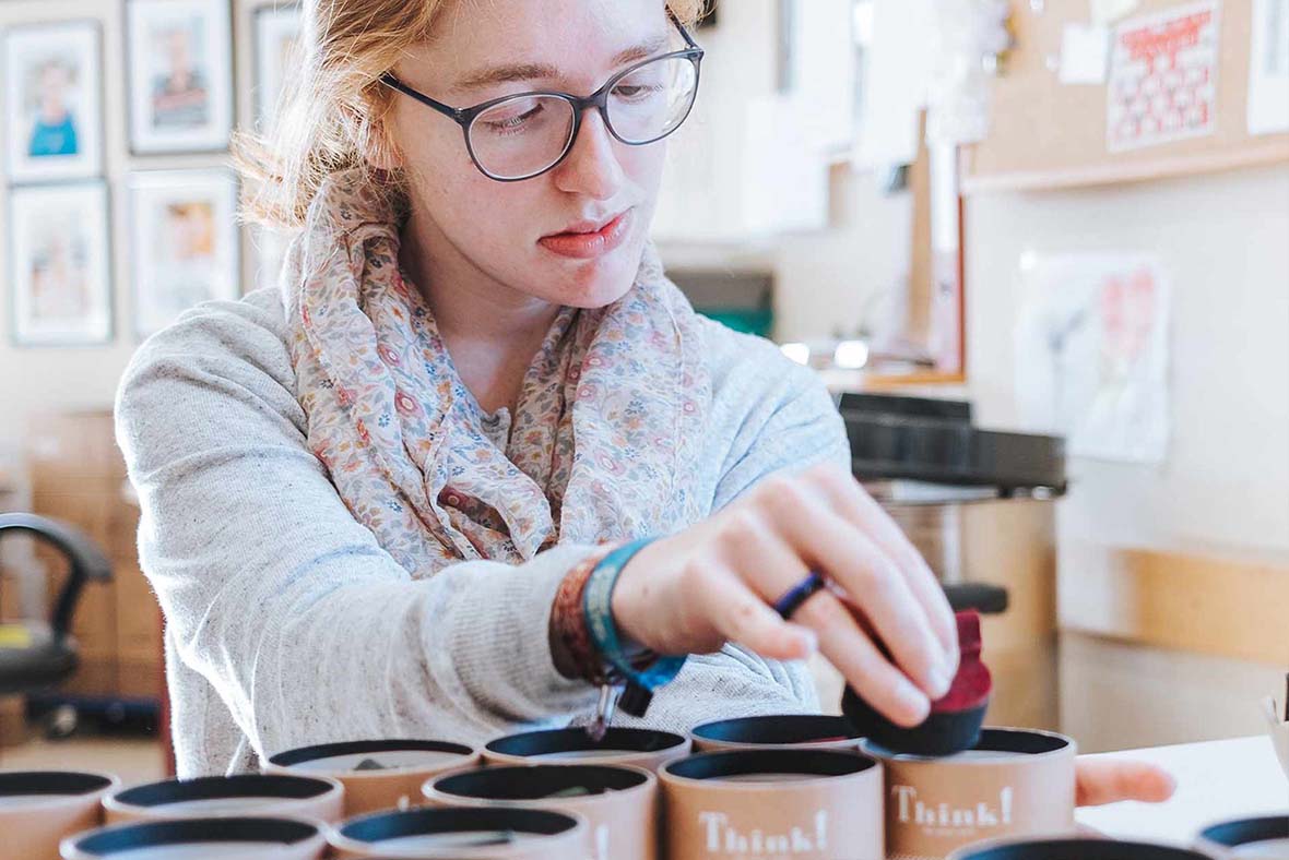 Lebenshilfe initiative by Think! - Employees packaging products Think! shoe polish - Handmade at Lebenshilfe Upper Austria