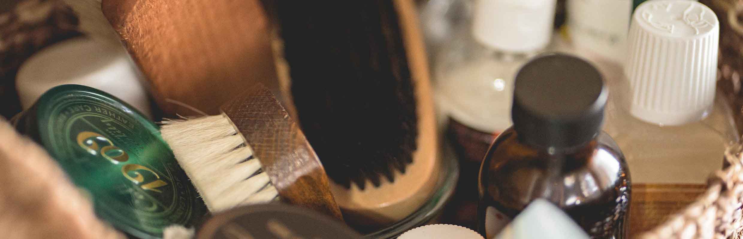 Care set for leather shoes with brushes, shoe polish and care products