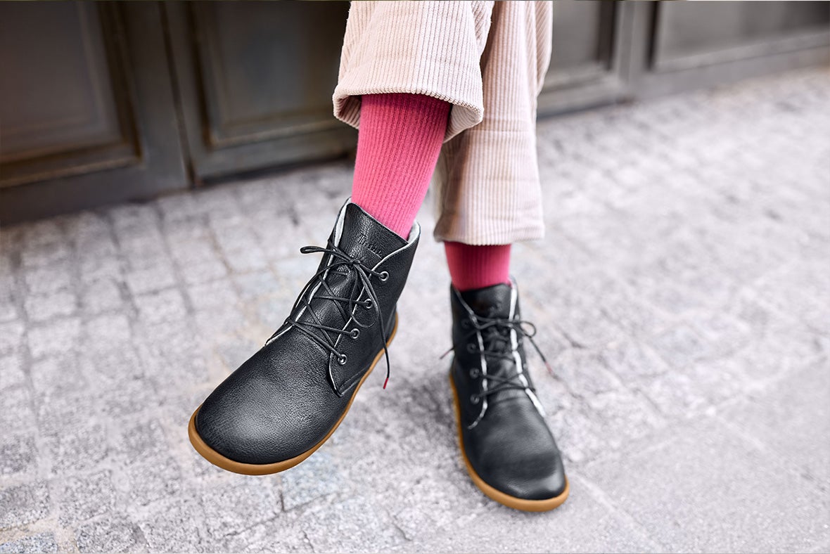 Think! Damen BLO Ankle Boots mit Elastikschnürung - Material: Nappaleder - Farbe: Schwarz