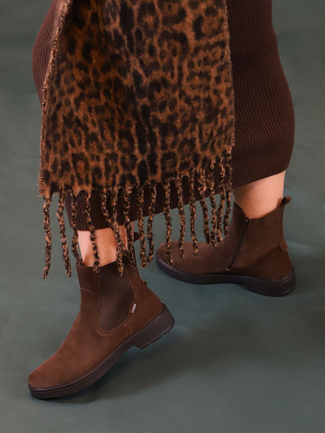 legero Woman MYSTIC Chelsea boot with Zip/Elastic - Colour: Brown legero Woman MYSTIC Chelsea boot with Zip/Elastic - Material: Suede - Colour: Brown