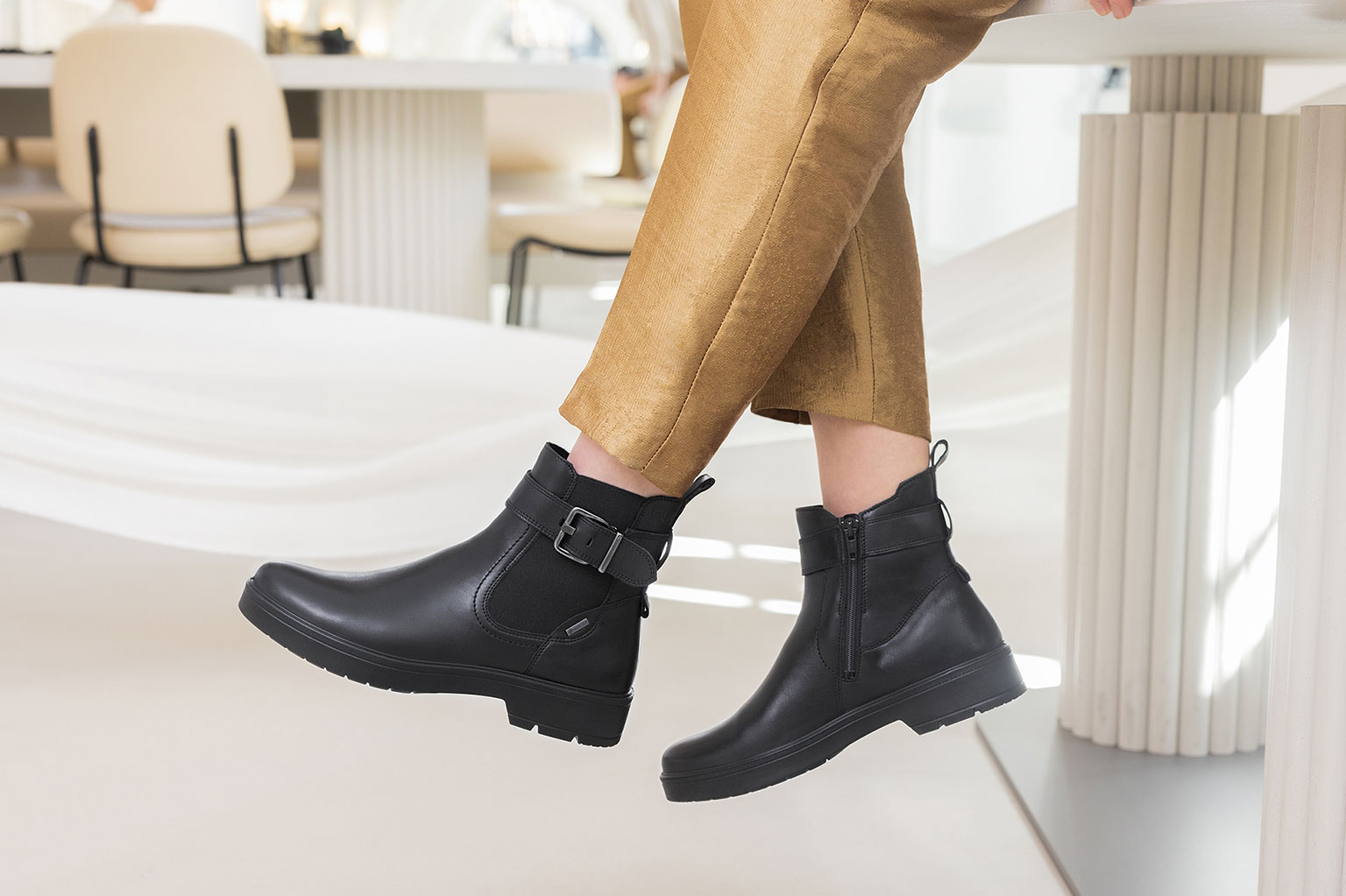 legero MSYTIC Damen Chelsea Boots mit Reißverschluss - Material: Nappaleder - Farbe: Schwarz