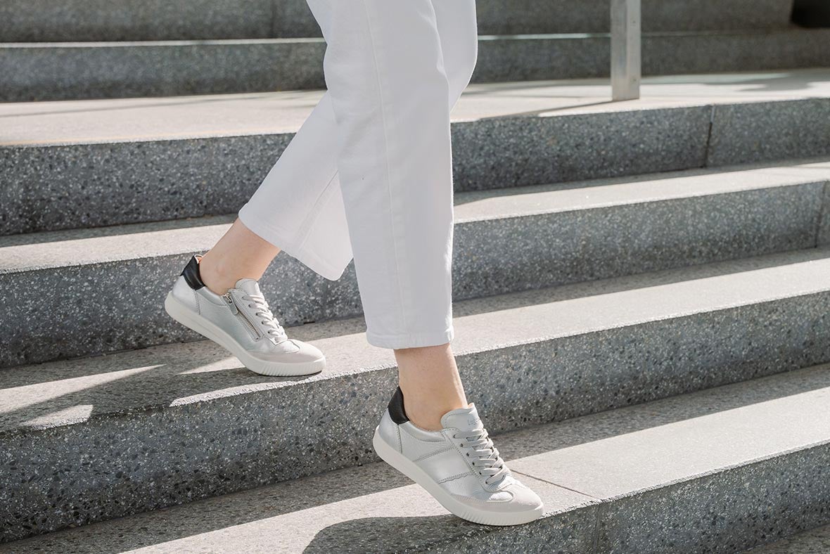legero Damen SILENCE Sneaker low mit Reißverschluss - Material: Effektleder - Farbe: Metallic Silber
