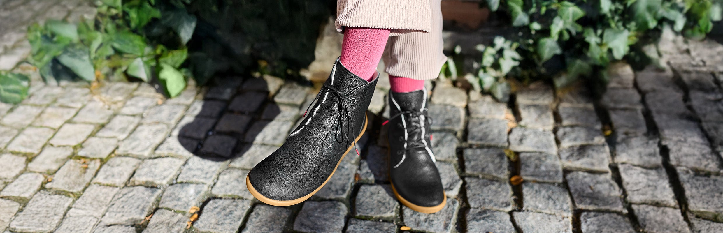 Think! Damen BLO Ankle Boots mit Elastikschnürung - Material: Nappaleder - Farbe: Schwarz