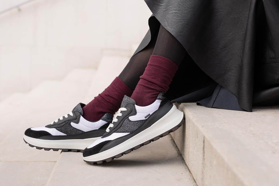 legero Damen T4 RUN Sneaker low mit Schnürung - Material: Nappaleder - Farbe: Schwarz