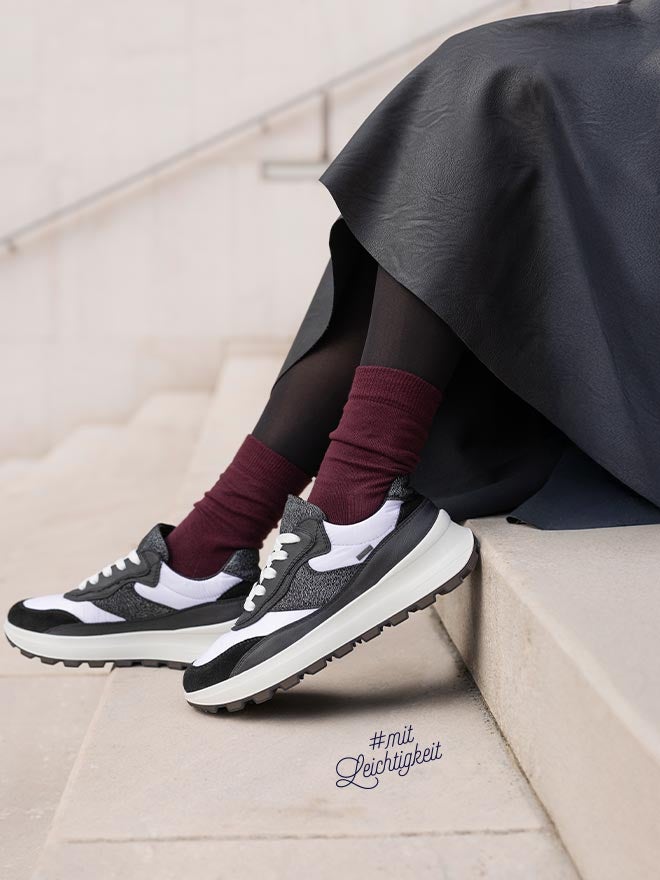 legero Damen T4 RUN Sneaker low mit Schnürung - Material: Nappaleder - Farbe: Schwarz