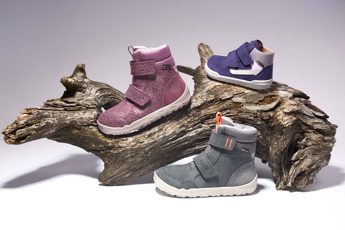 superfit Mädchen GROOVY 2.0 Boots mit Klettverschluss - Farbe: Rot - Material: Effektleder; superfit Mädchen SUPERFREE 2.0 Sneaker high mit Klettverschluss - Farbe: Blau - Material: Nubukleder