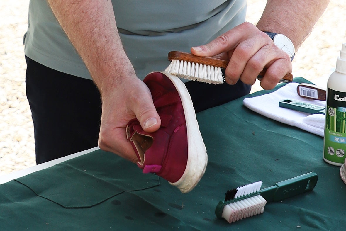 Cleaning the soles of children's shoes - cleaning the outsole and sole edge correctly Cleaning and care for the outsole and sole edge of superfit children's shoes