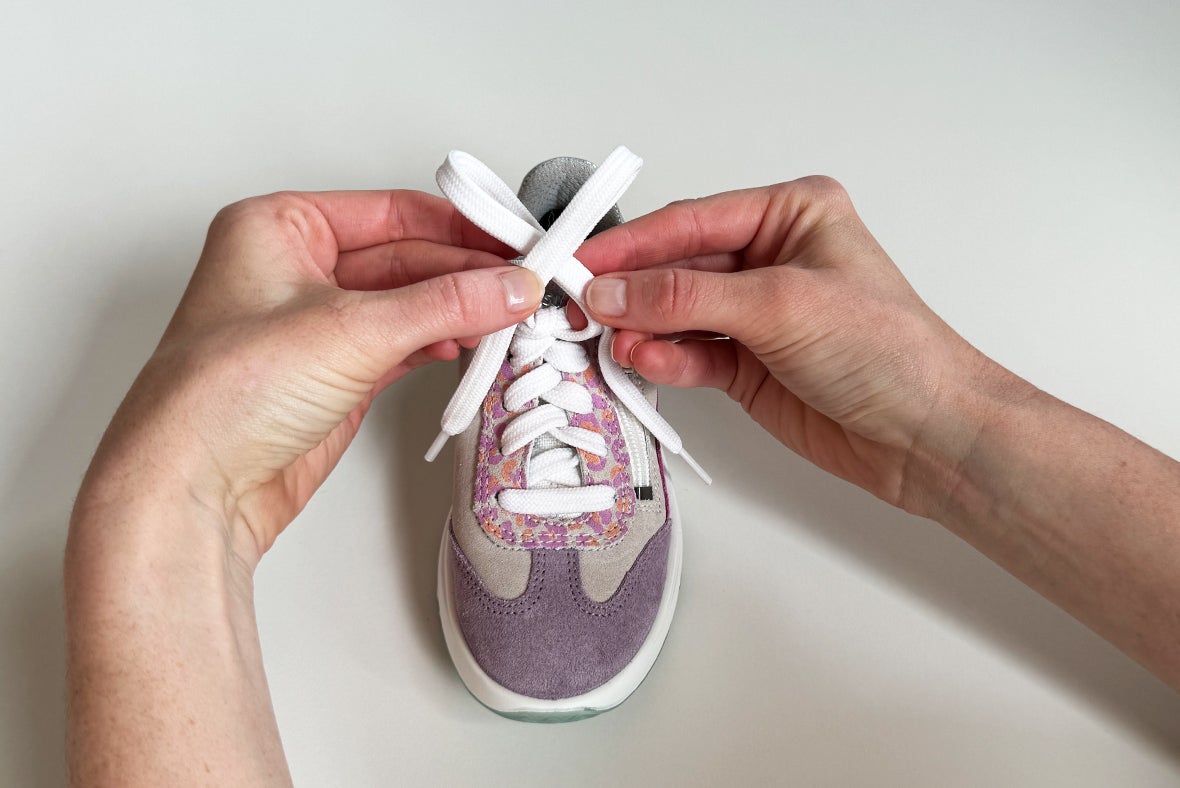 Tying shoelaces using the bunny ears technique, step 2 Tying shoelaces using the bunny ears technique, step 2: Make bunny ears