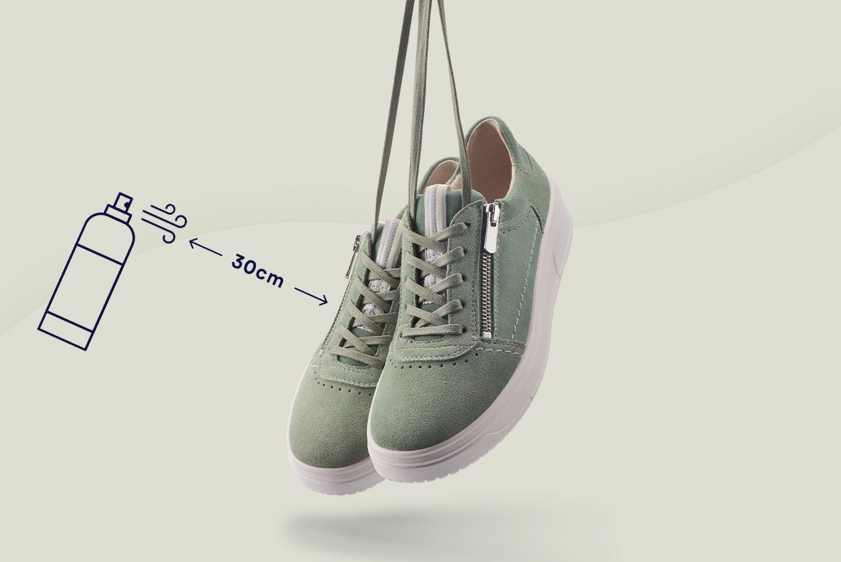 Schuhe imprägnieren - Schritt 3: Schuh besprühen Schuhe imprägnieren - Schritt 3: Schuh besprühen