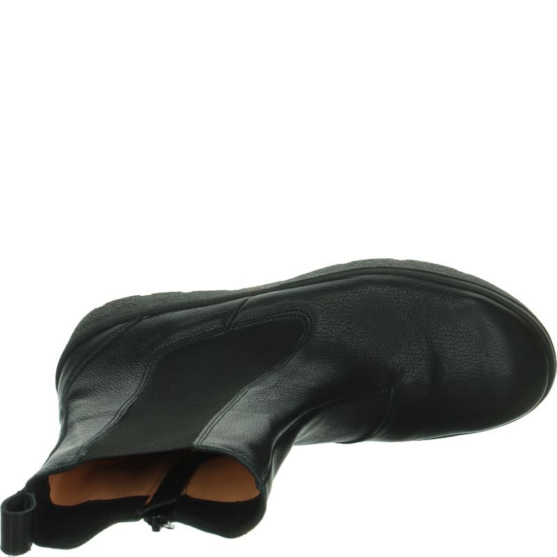 Think CREPES  - Material: Leather in Black