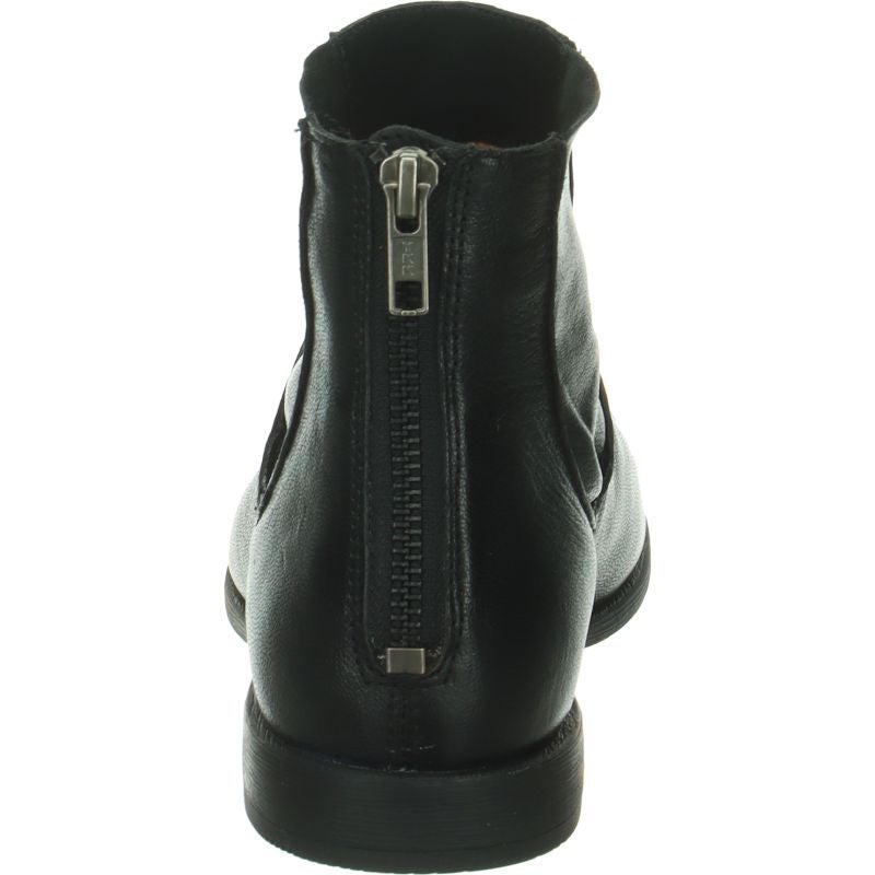 Think AGRAT 2  - Material: Leather in Black