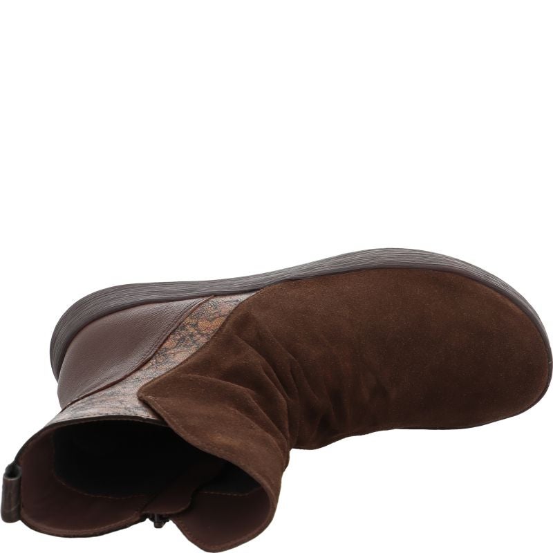 Think COMODA  - Material: Leather in Brown