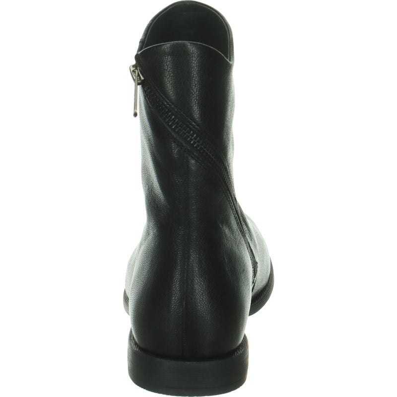 Think AGRAT 2  - Material: Leather in Black