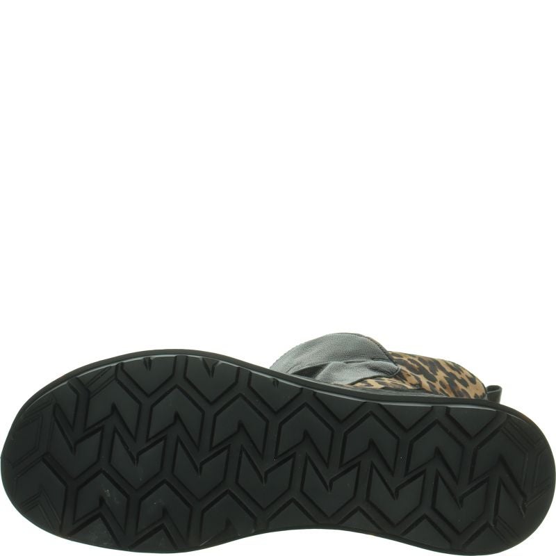Think COMODA  - Material: Leather in Black