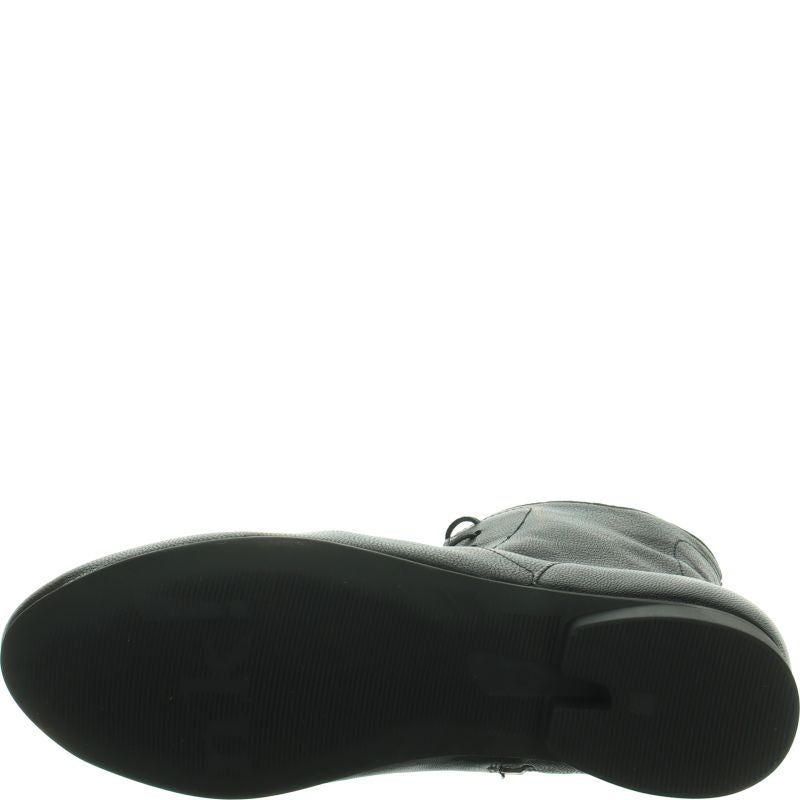 Think GUAD2  - Material: Leather in Black