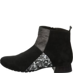 Think GRACE Woman Ankle boot - Material: Leather in Black