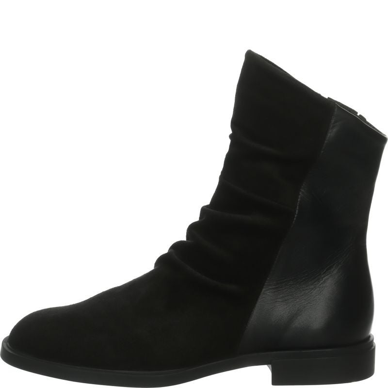 Think NINA  - Material: Leather in Black