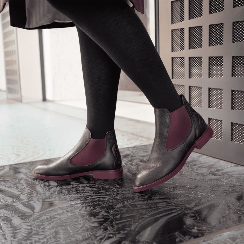 Think NINA Woman Chelsea boot - Material: Leather in Black