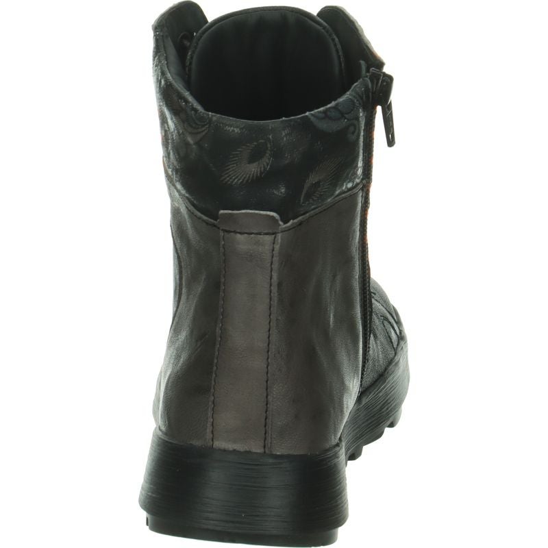 Think COMODA  - Material: Leather in Black