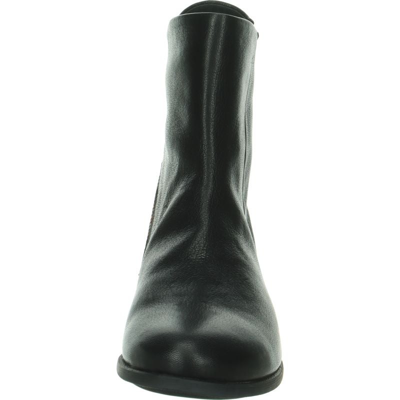 Think AGRAT 2  - Material: Leather in Black